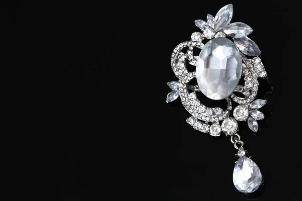 Broche con flores de plata y joyas —  Fotos de Stock