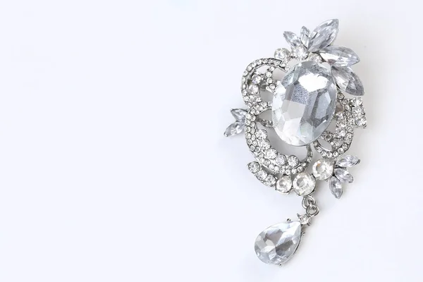 Broche con flores de plata y joyas —  Fotos de Stock