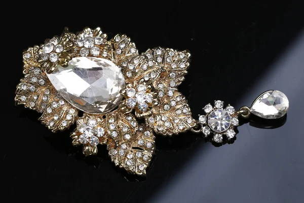 Diamond on flower gold brooch — 스톡 사진