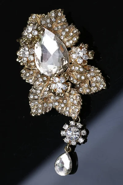 Diamond on flower gold brooch — Stock Photo, Image