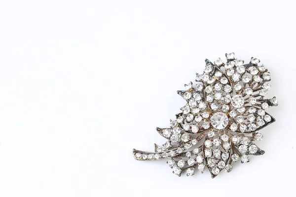Diamant na květinové broži — Stock fotografie