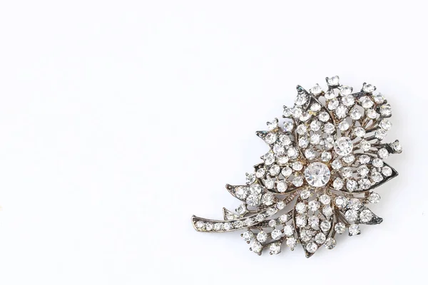 Diamante em broche de flores — Fotografia de Stock