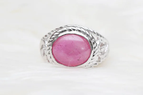 Pink stone on silver ring — ストック写真