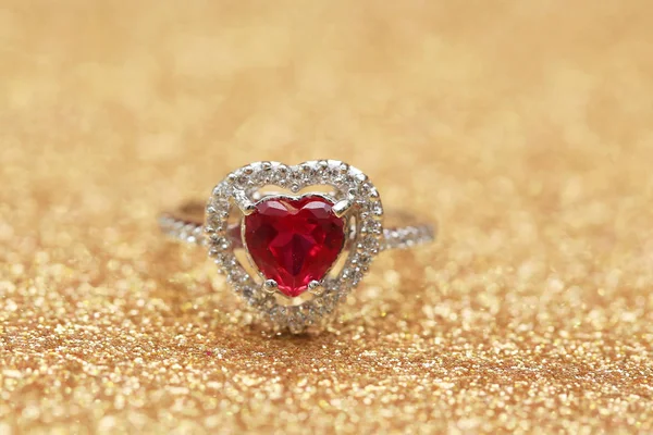 Red gemstone on diamond ring — ストック写真