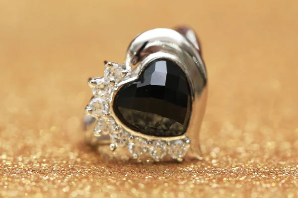 Diamond ring and black gemstone — ストック写真