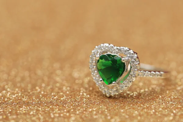Heart green gemstone on diamond ring — Stock Photo, Image