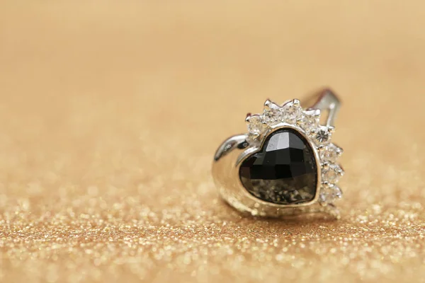 Diamond ring and black gemstone — ストック写真