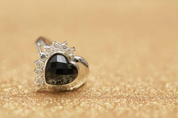 Diamond ring and black gemstone — Stock Photo, Image