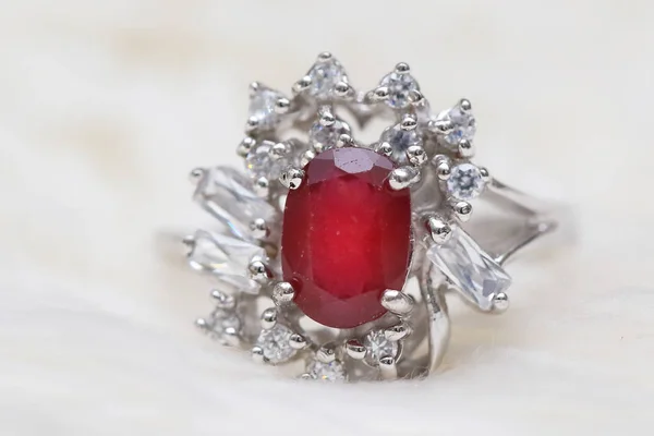 Red gemstone on diamond ring — ストック写真