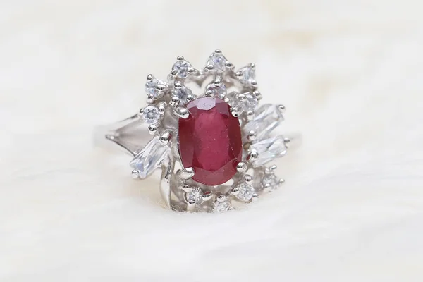 Red gemstone on diamond ring — ストック写真