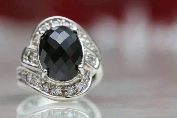 Jasper black gemstone on diamond ring — ストック写真