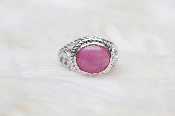 Pink stone on silver ring — ストック写真