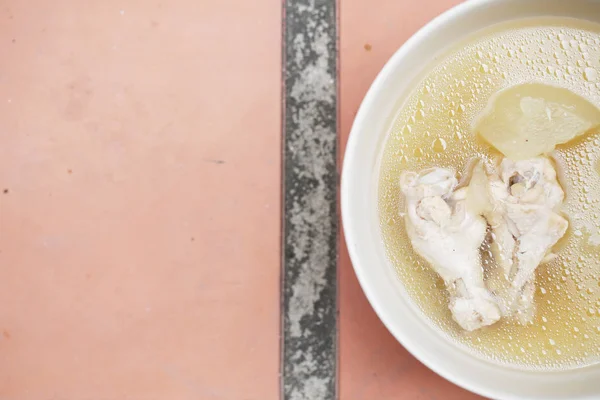 Sopa de frango, sopa de frango em uma xícara — Fotografia de Stock