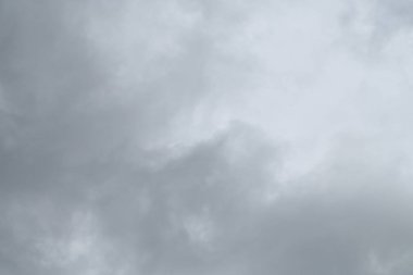 Yağmurlu (veya yağmur) bulut, gri renkli arka plan