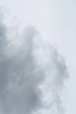 Yağmurlu (veya yağmur) bulut, gri renkli arka plan