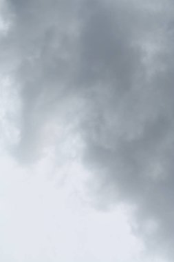 Yağmurlu (veya yağmur) bulut, gri renkli arka plan