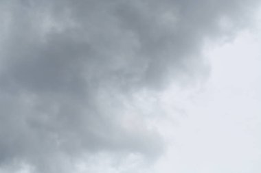 Yağmurlu (veya yağmur) bulut, gri renkli arka plan