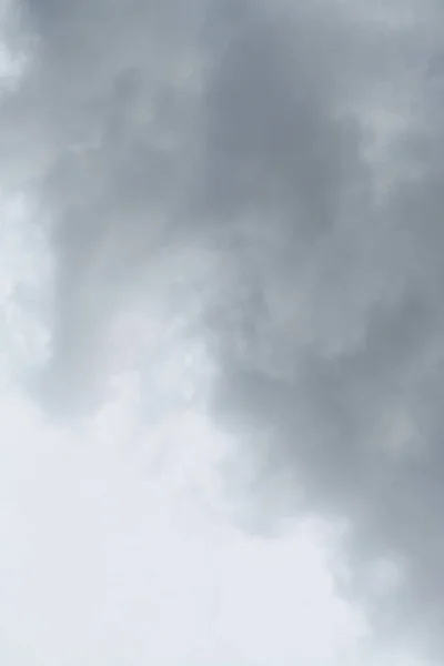 Regenachtige (of regen) wolk, grijze kleur achtergrond — Stockfoto