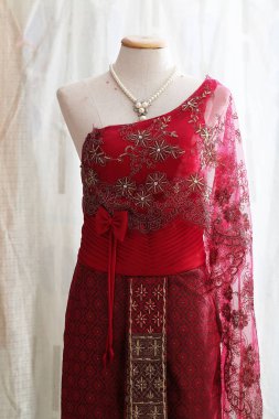 Kırmızı Tayland elbisesi, düğün