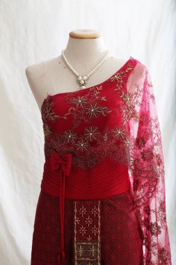 Kırmızı Tayland elbisesi, düğün