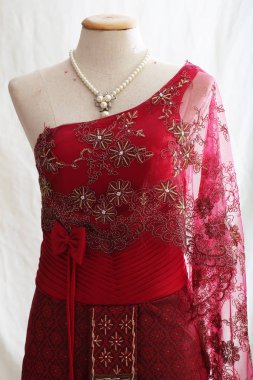 Kırmızı Tayland elbisesi, düğün