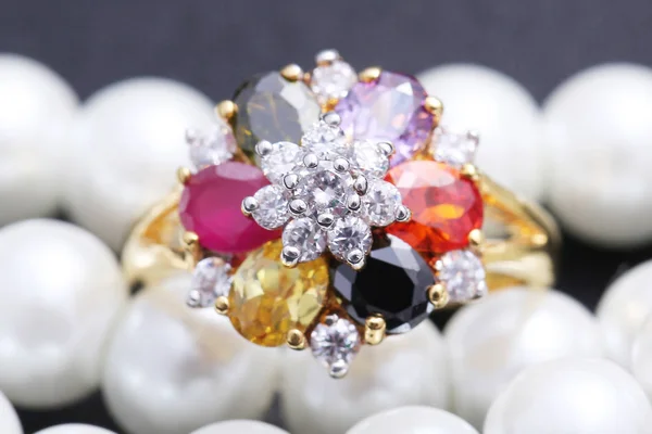 Különböző színű kő gyűrű — Stock Fotó