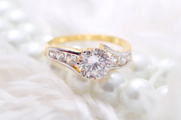Golden ring with diamond and pearl — Stock Photo, Image