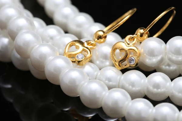 Ear-ring with pearl and jewellery — 스톡 사진