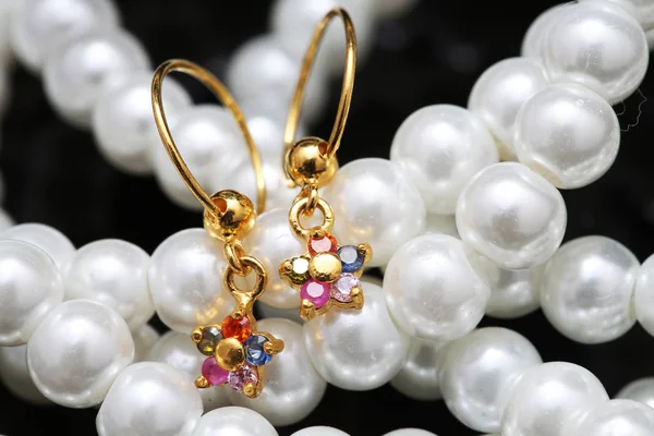 Ear-ring with pearl and jewellery — 스톡 사진