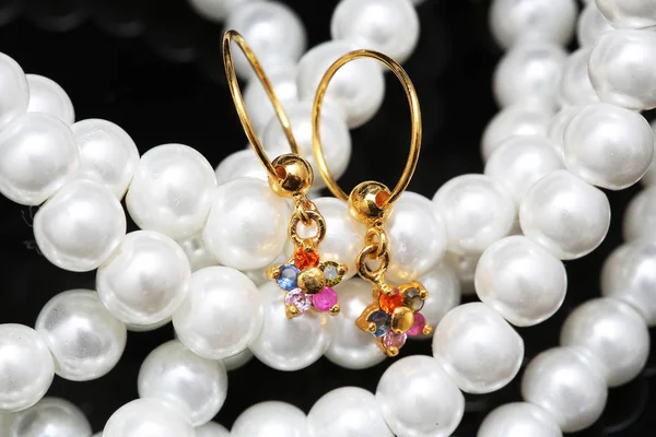 Ear-ring with pearl and jewellery — Stock Photo, Image