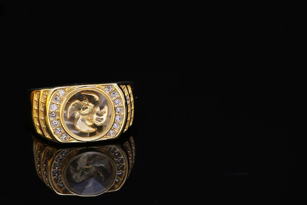 Χρυσό δαχτυλίδι, Τουρμπίνα — Φωτογραφία Αρχείου
