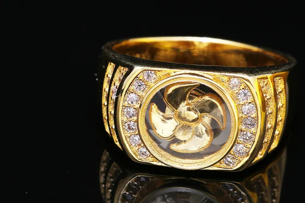 Golden ring,Turbine — Stockfoto