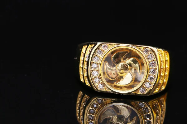 Χρυσό δαχτυλίδι, Τουρμπίνα — Φωτογραφία Αρχείου