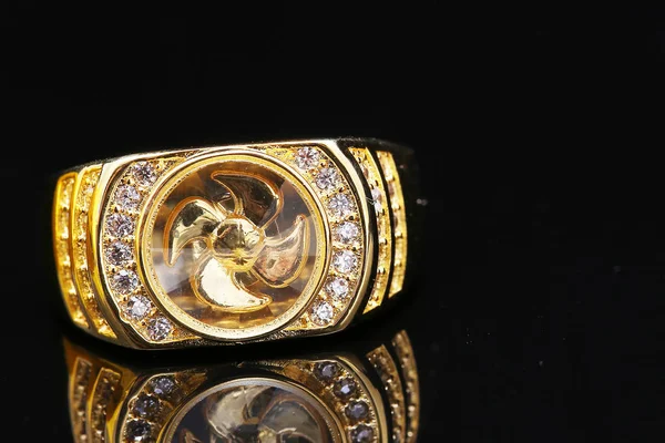 黄金の指輪タービン — ストック写真