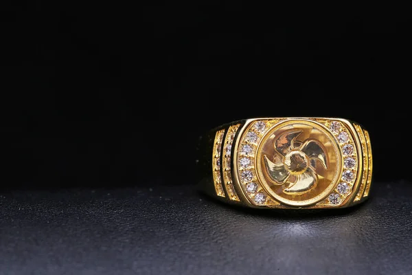 Golden ring,Turbine — Stock Photo, Image