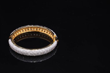 Bilezik, eski Tayland tarzı bilezik.