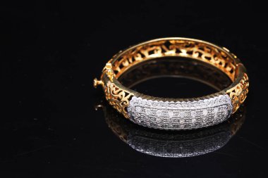 Bilezik, eski Tayland tarzı bilezik.