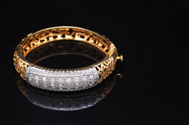 Bilezik, eski Tayland tarzı bilezik.