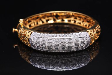 Bilezik, eski Tayland tarzı bilezik.