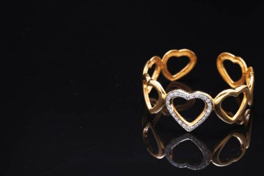 Kalpli altın bilezik