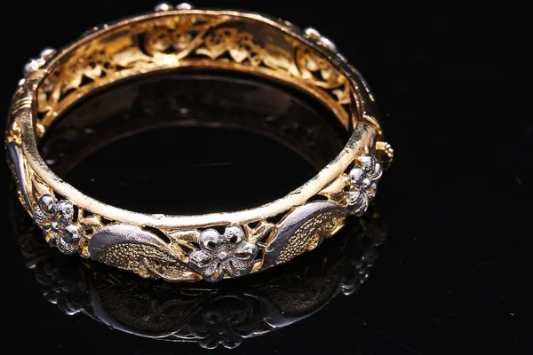 Jewellery bracelet, bangles with flower — Stockfoto