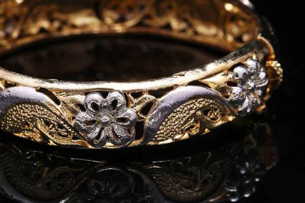 Bracciale gioielli, bracciali con fiore — Foto Stock