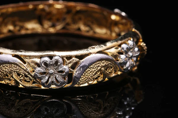 Jewellery bracelet, bangles with flower — Stockfoto