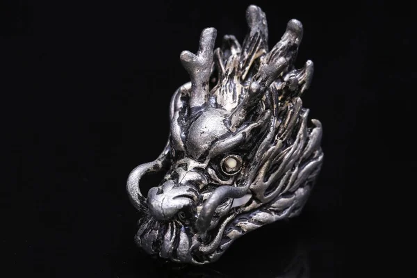 Dragon silver ring, Dragon head — Stockfoto