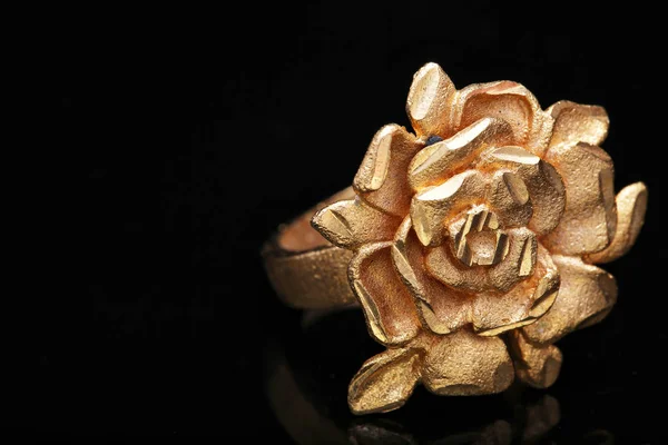 Złoty pierścień róży — Zdjęcie stockowe