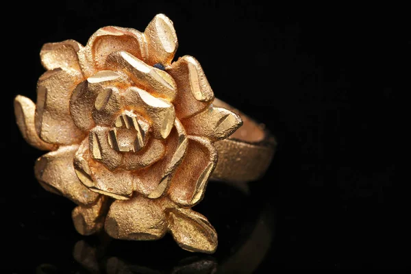 Złoty pierścień róży — Zdjęcie stockowe