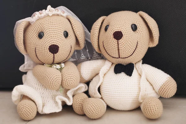 Bärenpuppe verliebt, Spielzeugbär mit Hochzeit — Stockfoto