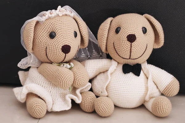 Urso boneca no amor, brinquedo ursos com casamento — Fotografia de Stock