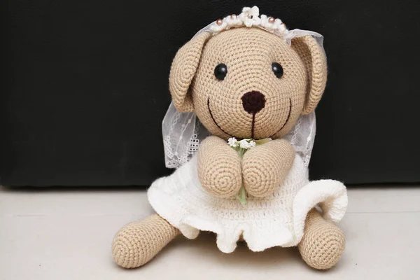 Bärenpuppe verliebt, Spielzeugbär mit Hochzeit — Stockfoto