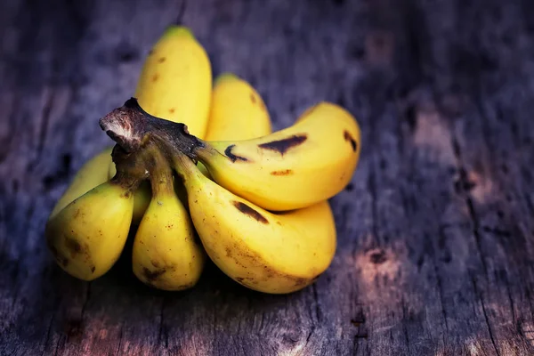 Banán fán és drámai fényben — Stock Fotó